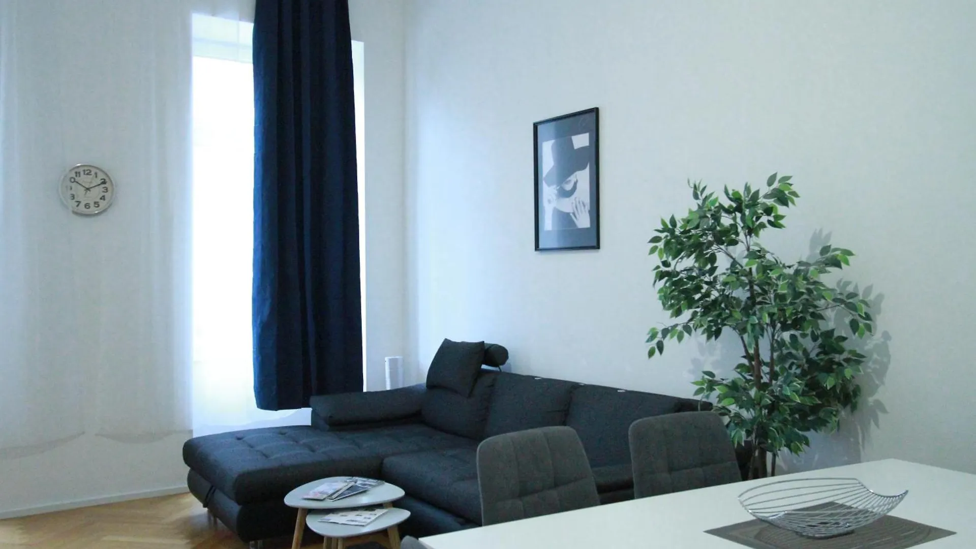 Home Sweet Home - Leopold Vienna 0*,  Austria