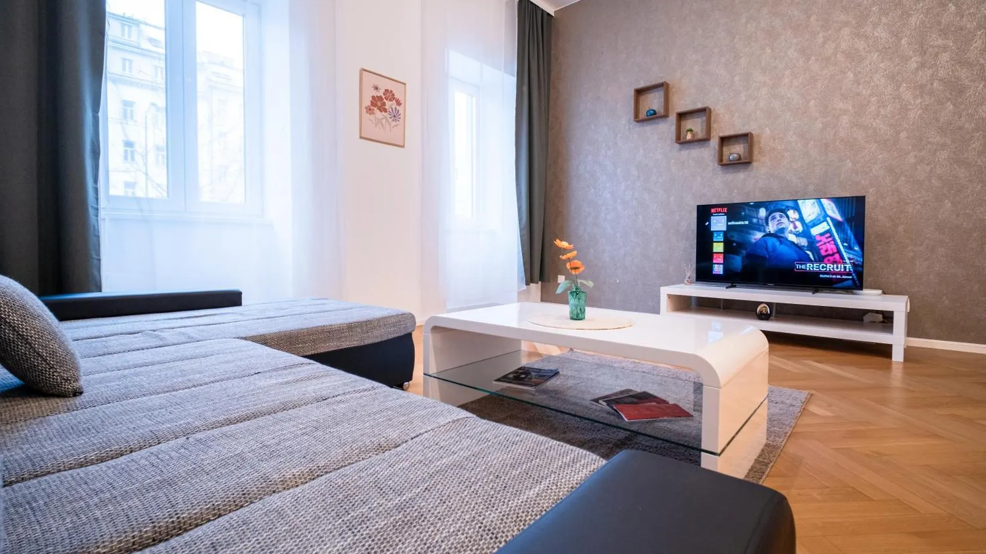 Home Sweet Home - Leopold Вена 0*,